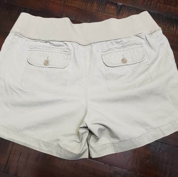 Liz Lange Maternity Shorts - Picture 2 of 3